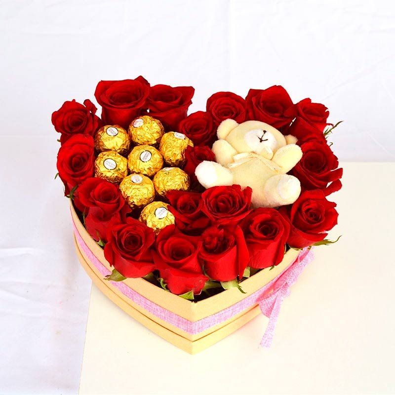 Caja de rosas y bombones Corazón : , Naturkenva | Ramos de para regalar